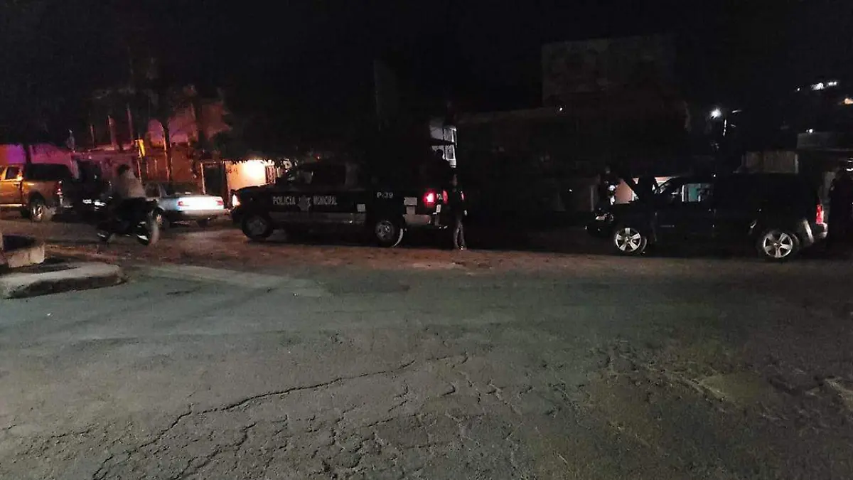 Tres masculinos fueron puestos de disposición de las autoridades de Atlixco tras ser sorprendidos robando partes de un automóvil